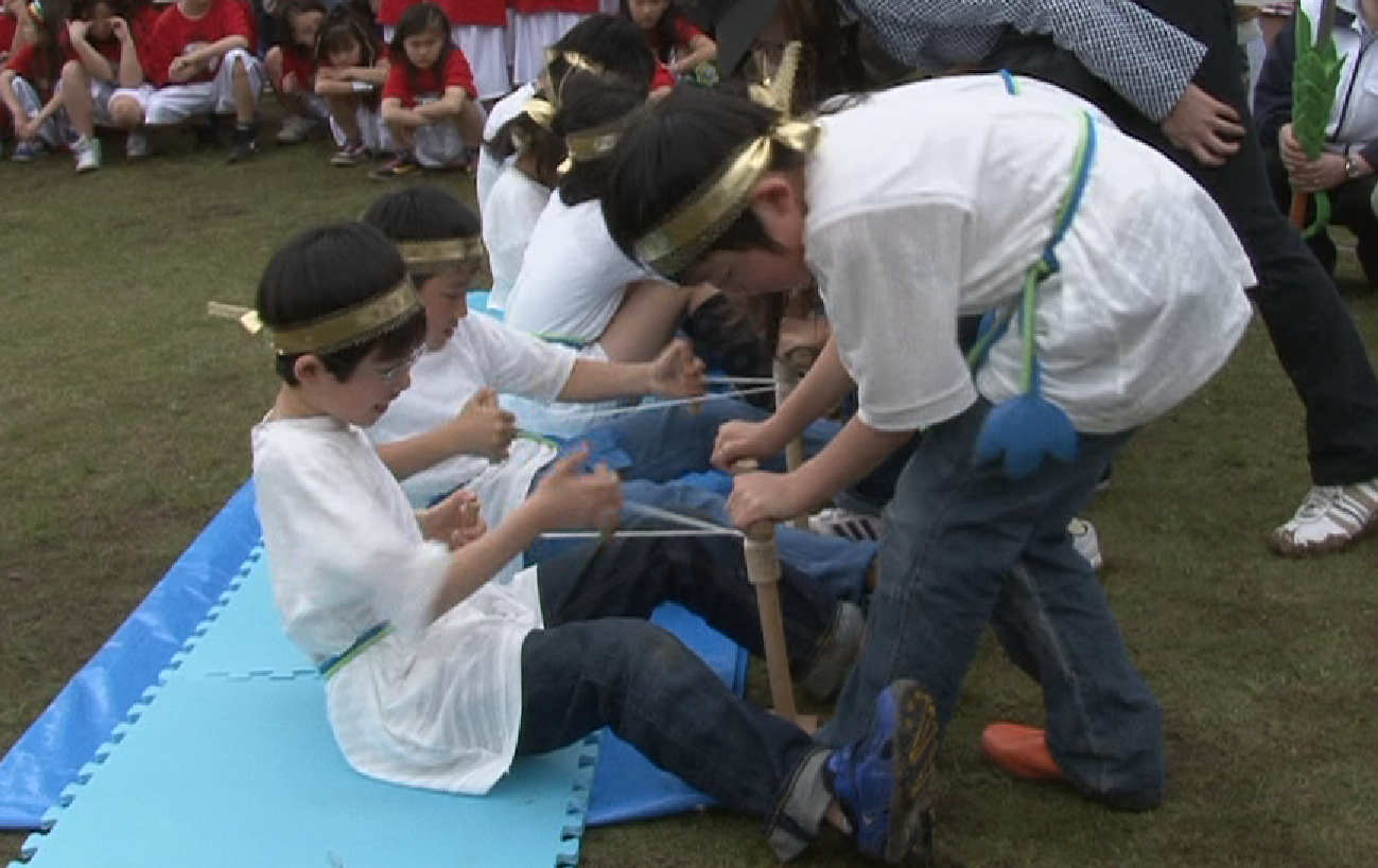 松戸市少年少女発明クラブは、2010年の千葉国体でも炬火をひもぎり式で起こしました（当時の様子）