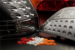 アクリル樹脂は自動車のテールランプ等に使用されている