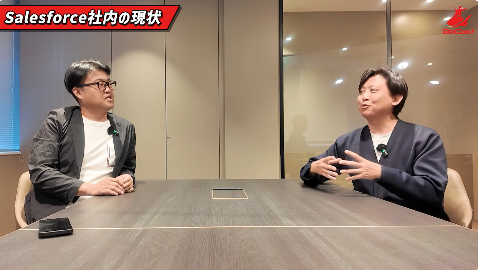 当社代表取締役社長 内山雄輝(左)と、CRO 寺本裕一(右)